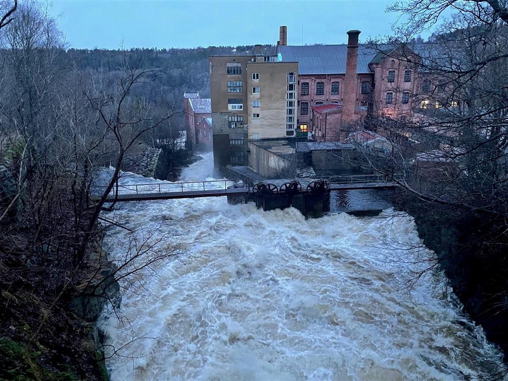 foss, demning, flom, vassdrag, vann - Klikk for stort bilde