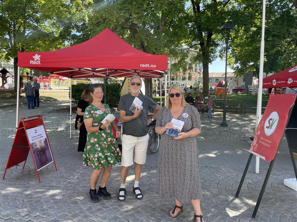 De politiske partiene var på plass Storgata, og i år er det også lokalvalg til høsten! Lokalpolitikk er definitivt basert på veldig mye frivillig arbeid fra mennesker som bruker mye tid på det de engasjerer seg for, og jobber blant annet for det deres partier er det beste for Haldens befolkning. Hør med de ulike partiene hva de tenker om det du virkelig brenner for. Kanskje lokalpolitikk er noe også for deg?  - Klikk for stort bilde