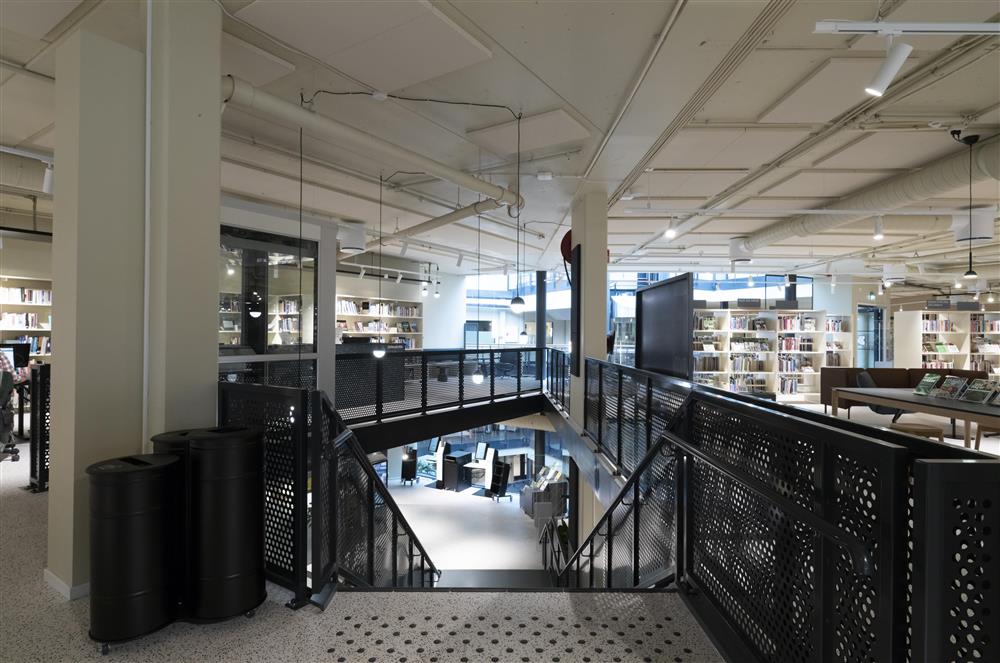 Slik ser det ut inne på biblioteket - Klikk for stort bilde