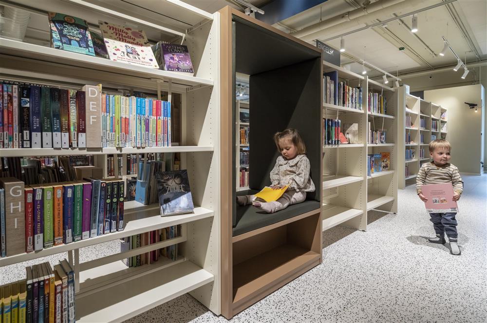 Slik ser det ut inne på biblioteket - Klikk for stort bilde
