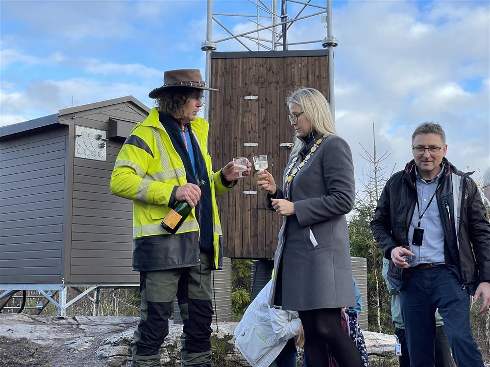 Åpning av ny mobilmast på Grefsrødåsen i Enningdalen i november 2022. - Klikk for stort bilde