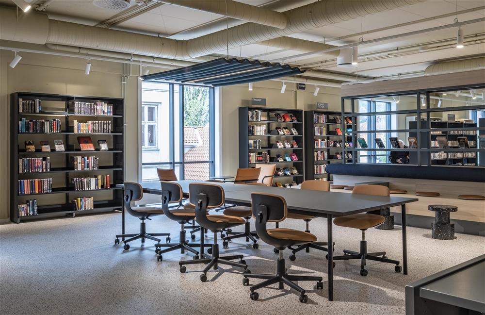 Slik ser det ut inne på biblioteket - Klikk for stort bilde